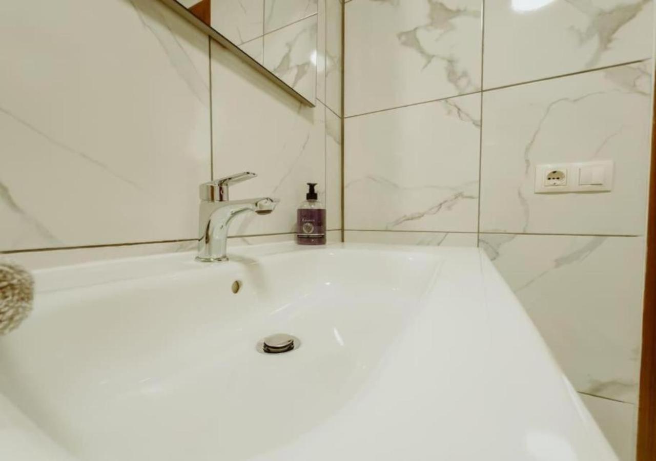 Seaview Splendor 2 Bedroom Modern Comfort アデヘ エクステリア 写真